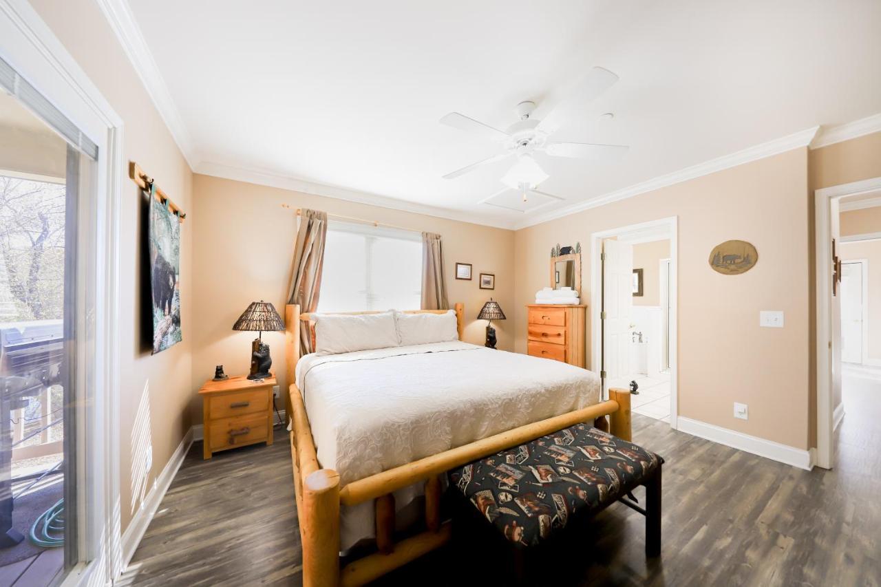 The Bears Den Apartment Helen Luaran gambar