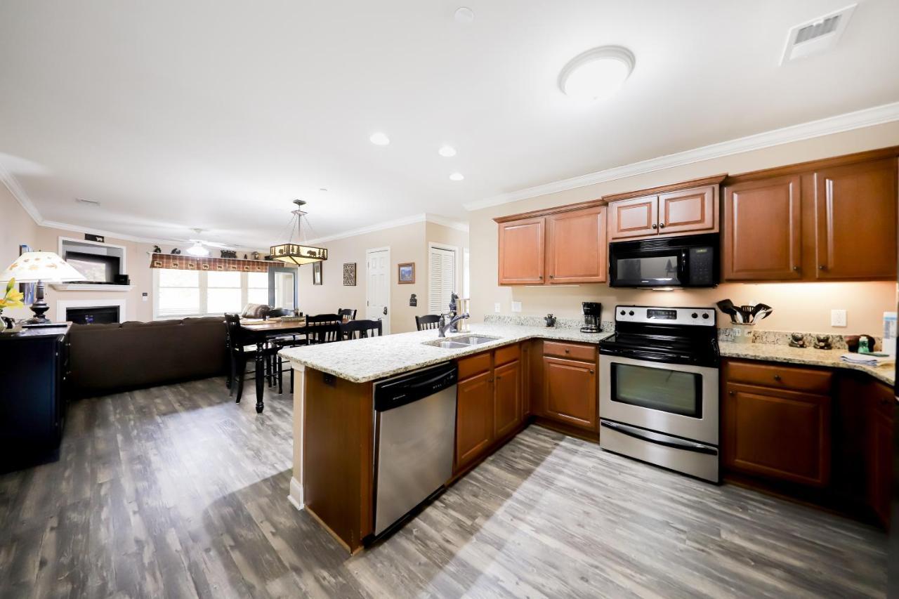 The Bears Den Apartment Helen Luaran gambar